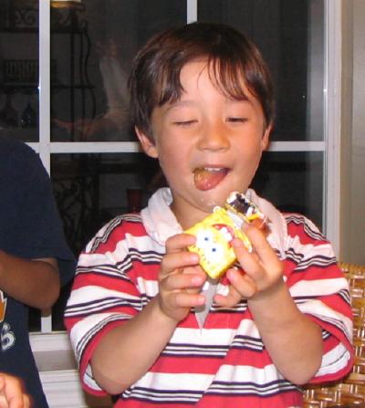Ryan eating his Sponge Bob birthday cake